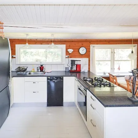 Three-bedroom Holiday In * Glesborg